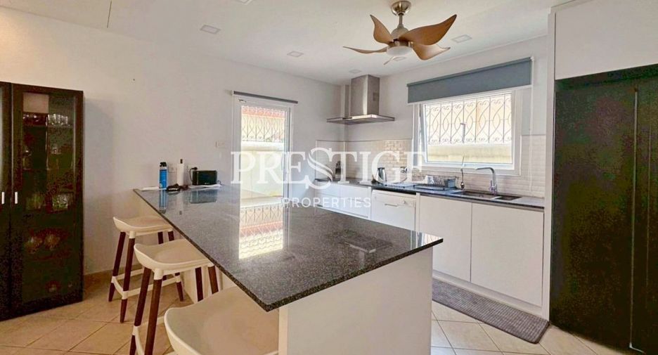 For sale 4 bedrooms house in Bang Lamung, Chonburi