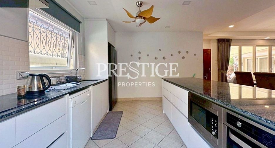 For sale 4 bedrooms house in Bang Lamung, Chonburi