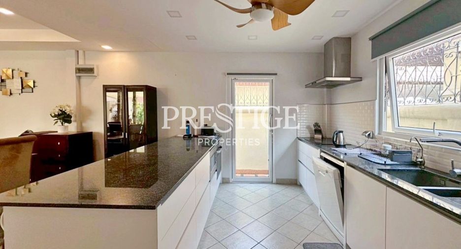 For sale 4 bedrooms house in Bang Lamung, Chonburi