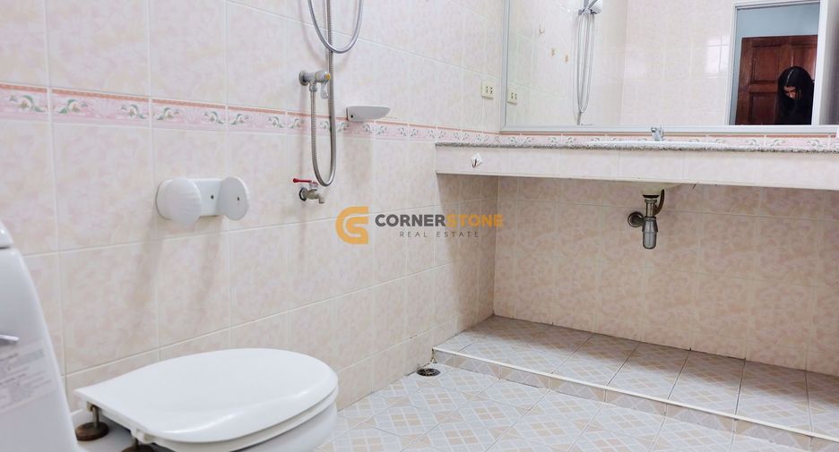 For rent and for sale 4 bedrooms house in Bang Lamung, Chonburi