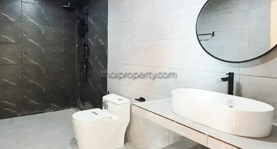 For rent and for sale 6 bedrooms house in Jomtien, Pattaya