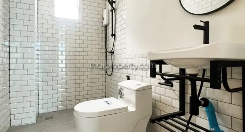 For rent and for sale 6 bedrooms house in Jomtien, Pattaya