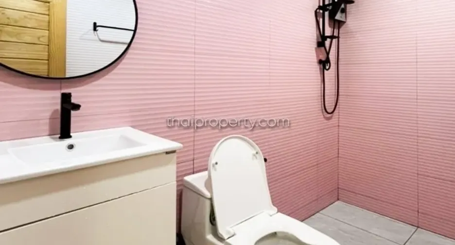 For rent and for sale 6 bedrooms house in Jomtien, Pattaya