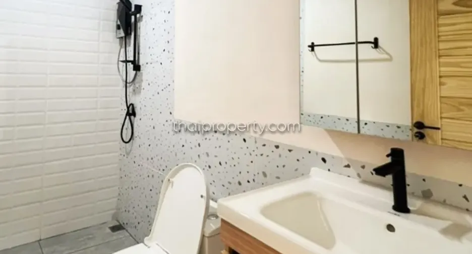 For rent and for sale 6 bedrooms house in Jomtien, Pattaya