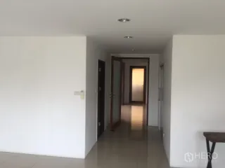 For rent 4 bedrooms townhouse in Yan Nawa, Bangkok