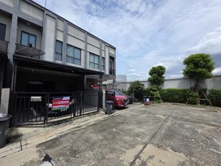À vendre 3 chambres maison de ville à Bang Kruai, Nonthaburi