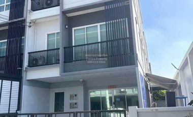 For sale 4 bedrooms townhouse in Khlong Sam Wa, Bangkok