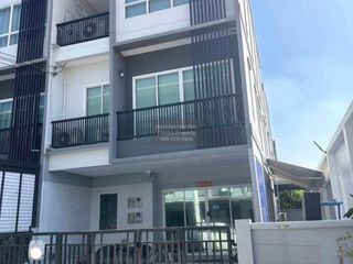 For sale 4 bedrooms townhouse in Khlong Sam Wa, Bangkok