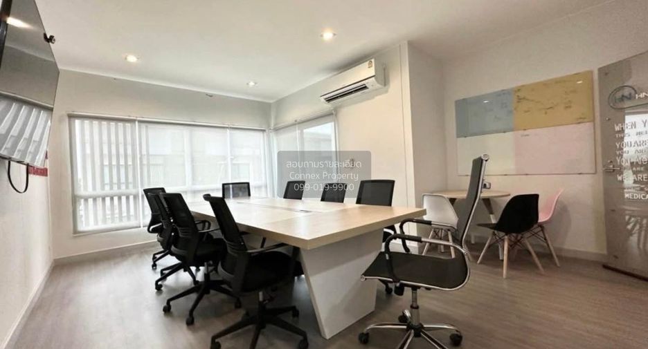 Reihenhaus zum Kauf mit 4 Zimmer in Khlong Sam Wa, Bangkok