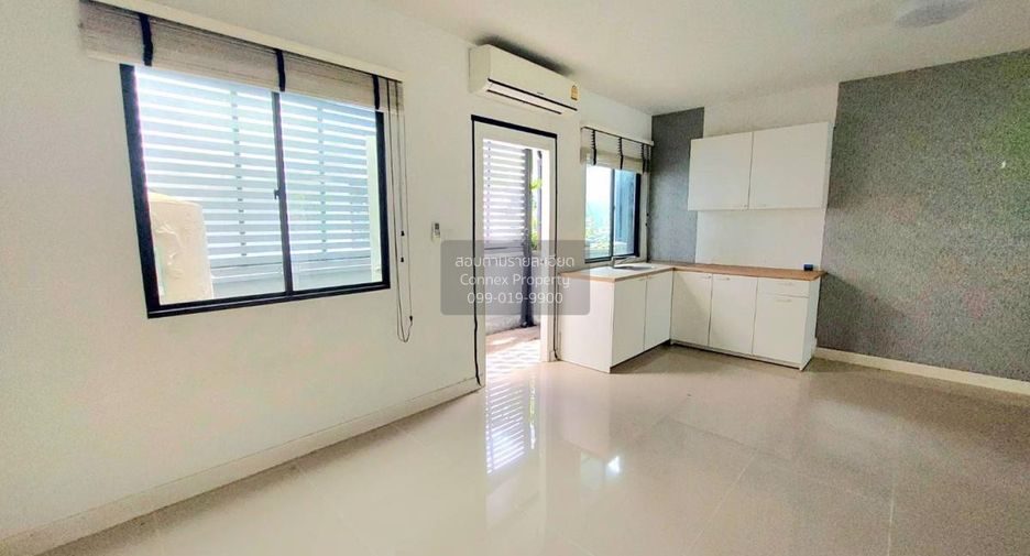 For sale 3 bedrooms townhouse in Khlong Sam Wa, Bangkok