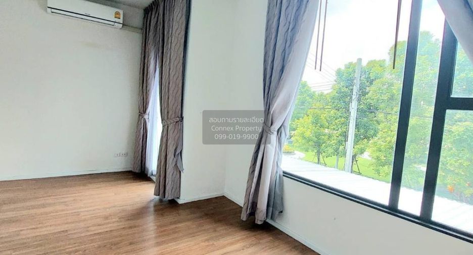 For sale 3 bedrooms townhouse in Khlong Sam Wa, Bangkok