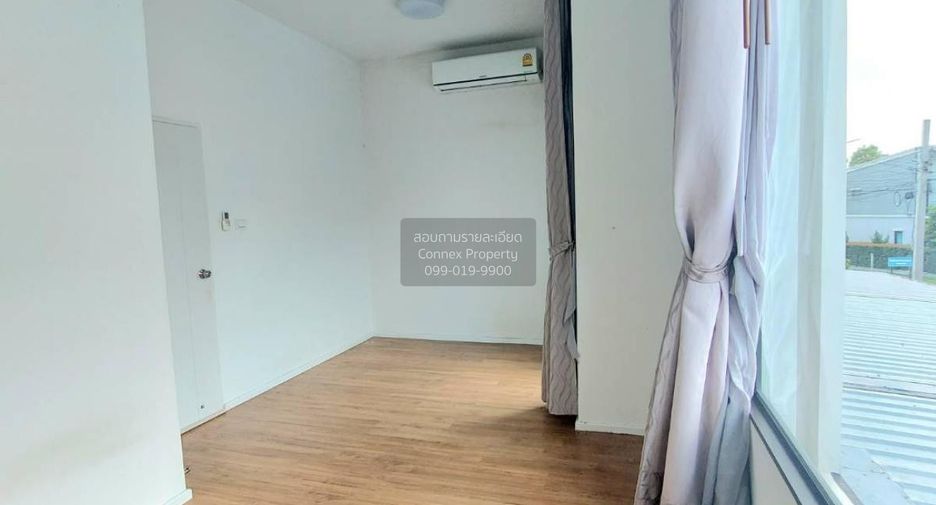 For sale 3 bedrooms townhouse in Khlong Sam Wa, Bangkok