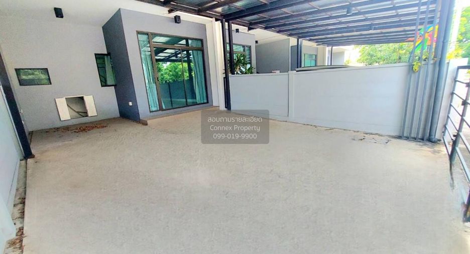 For sale 3 bedrooms townhouse in Khlong Sam Wa, Bangkok