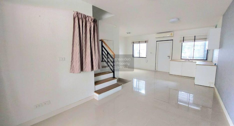 For sale 3 bedrooms townhouse in Khlong Sam Wa, Bangkok