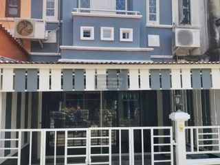 出售 2 卧室 联排别墅 在 Khlong Sam Wa, 曼谷