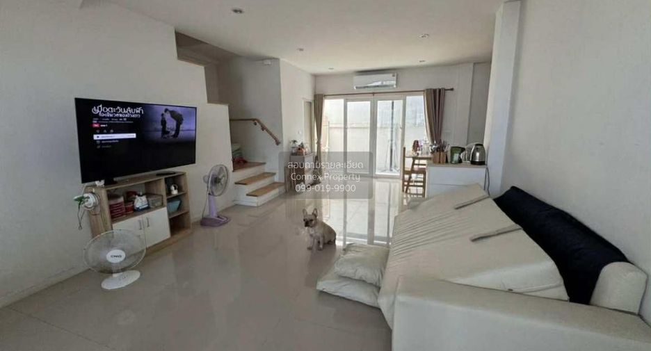 À vendre 3 chambres maison de ville à Krathum Baen, Samut Sakhon