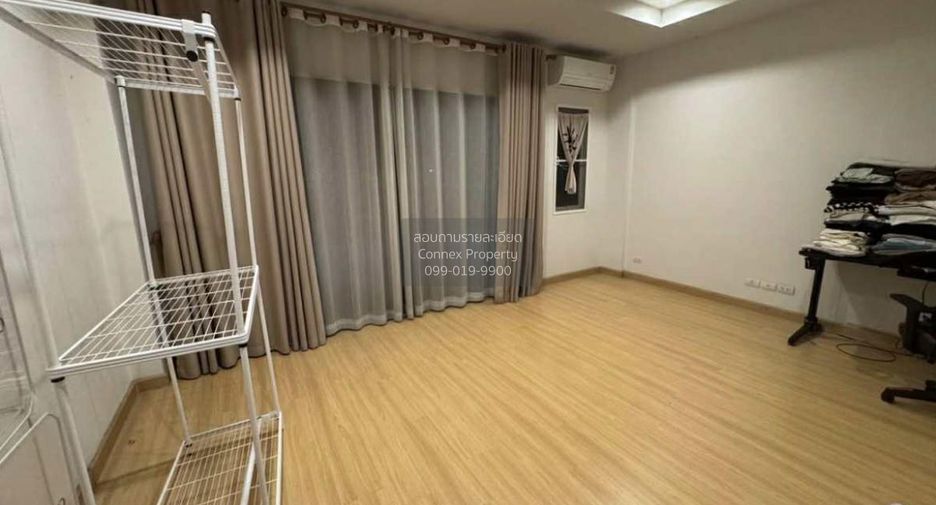 À vendre 3 chambres maison de ville à Krathum Baen, Samut Sakhon