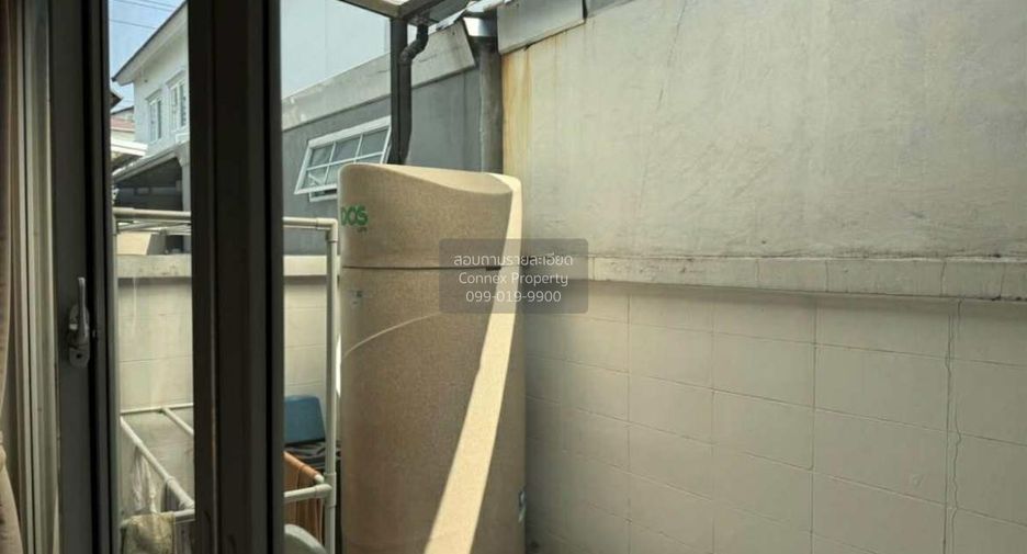 À vendre 3 chambres maison de ville à Krathum Baen, Samut Sakhon
