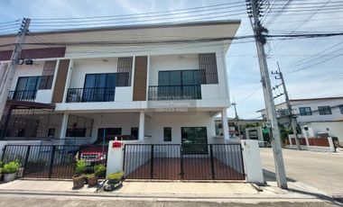 Casa adosada en venta de 3 habitaciones en Mueang Chon Buri, Chonburi