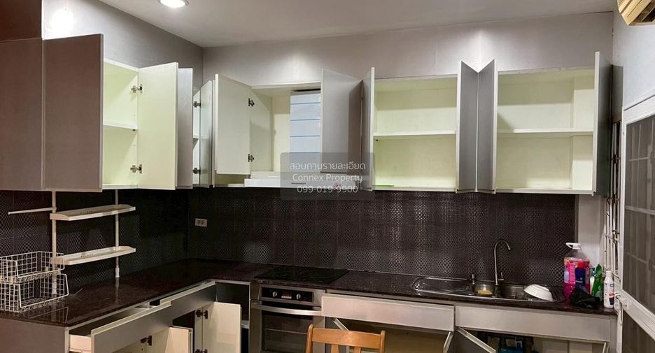 For sale 4 bedrooms house in Mueang Nonthaburi, Nonthaburi