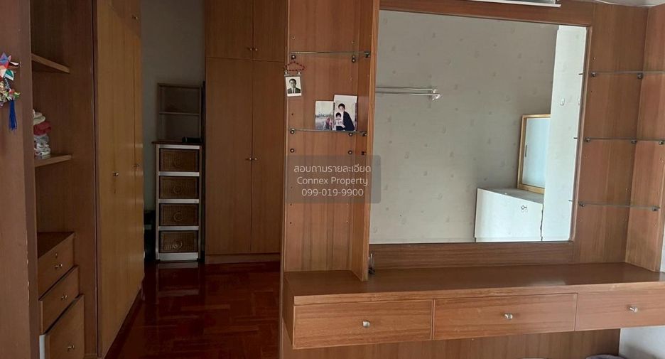 For sale 4 bedrooms house in Mueang Nonthaburi, Nonthaburi
