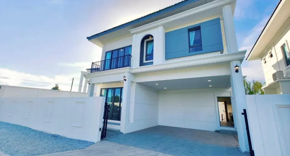 For rent and for sale 4 bedrooms house in Bang Lamung, Chonburi