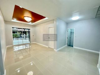 Reihenhaus zum Kauf mit 3 Zimmer in Sai Noi, Nonthaburi