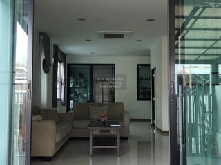 For sale 4 bedrooms townhouse in Phra Khanong, Bangkok