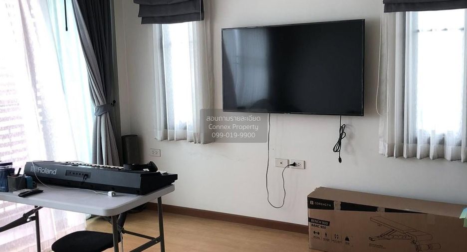 Casa adosada en venta de 4 habitaciones en Phra Khanong, Bangkok