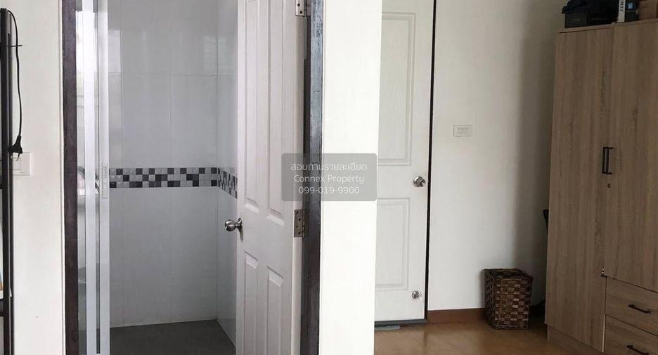 Casa adosada en venta de 4 habitaciones en Phra Khanong, Bangkok