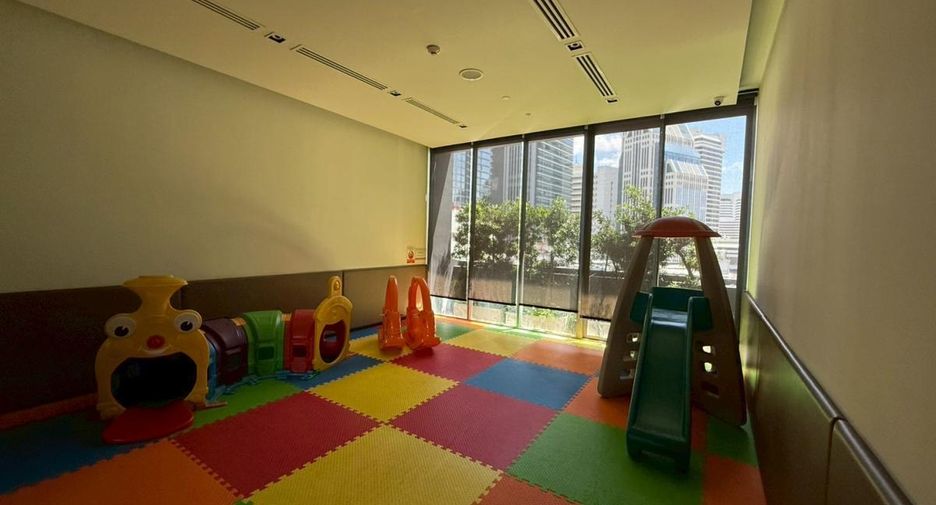 For rent 3 ベッドルーム condo in Khlong Toei, Bangkok