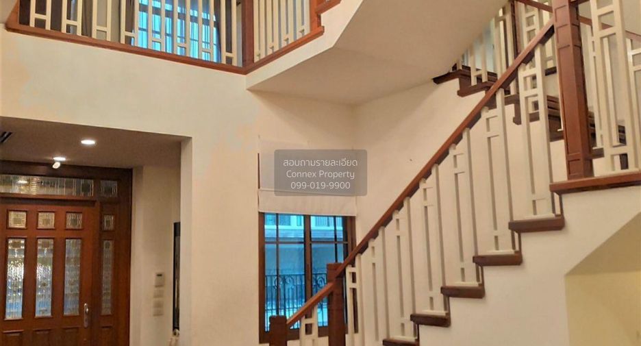 For rent 4 bedrooms house in Watthana, Bangkok