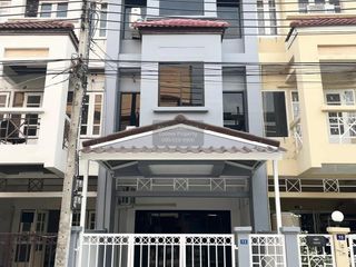 For rent 4 bedrooms townhouse in Bang Khen, Bangkok