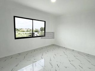 For rent 4 bedrooms townhouse in Bang Khen, Bangkok