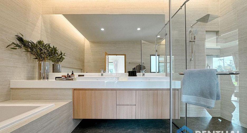 For sale 3 ベッドルーム villa in Huay Yai, Pattaya