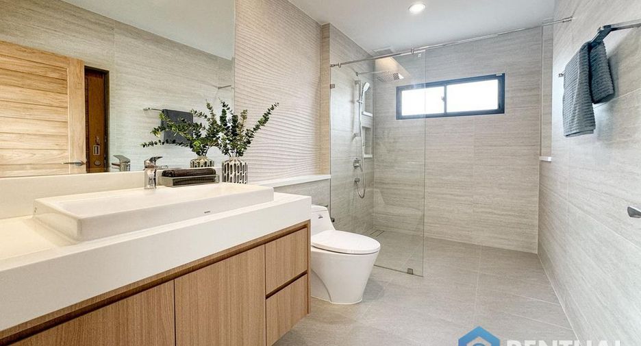 For sale 3 ベッドルーム villa in Huay Yai, Pattaya