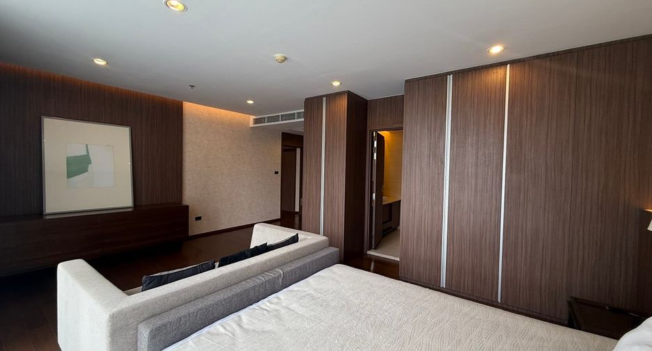 For sale 3 bedrooms condo in Sathon, Bangkok
