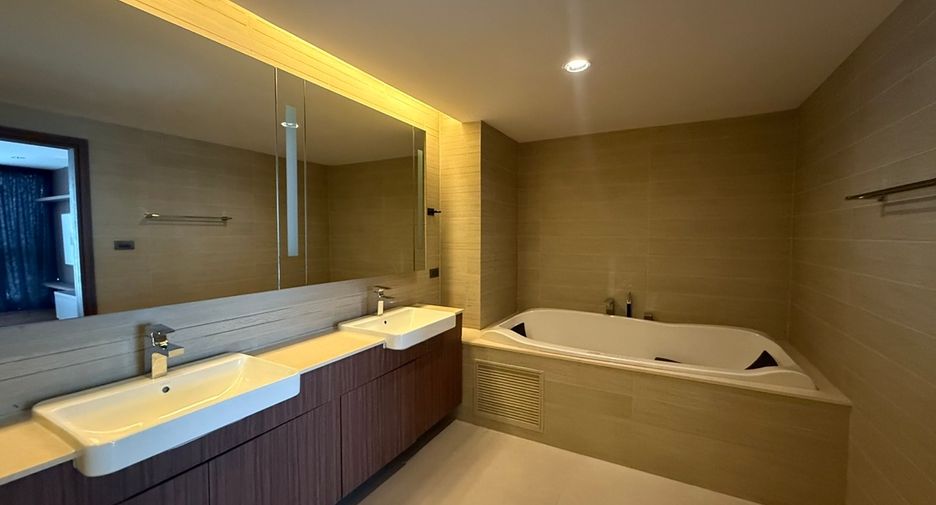For sale 3 bedrooms condo in Sathon, Bangkok