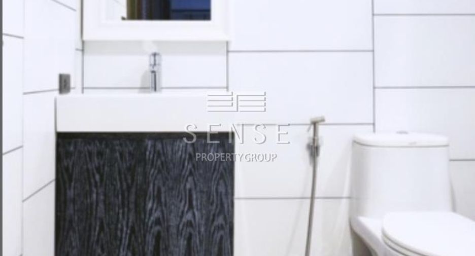 For rent 5 bedrooms townhouse in Watthana, Bangkok