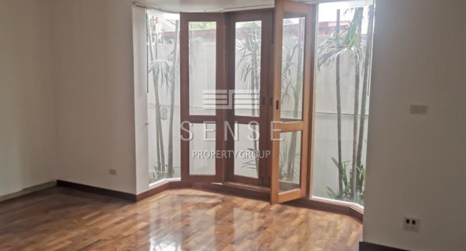 For rent 5 bedrooms house in Suan Luang, Bangkok