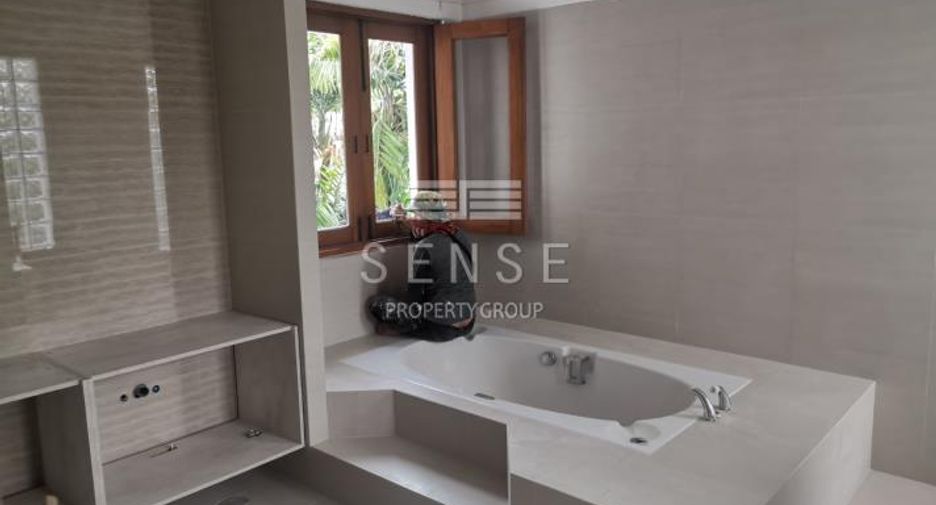 For rent 5 bedrooms house in Suan Luang, Bangkok