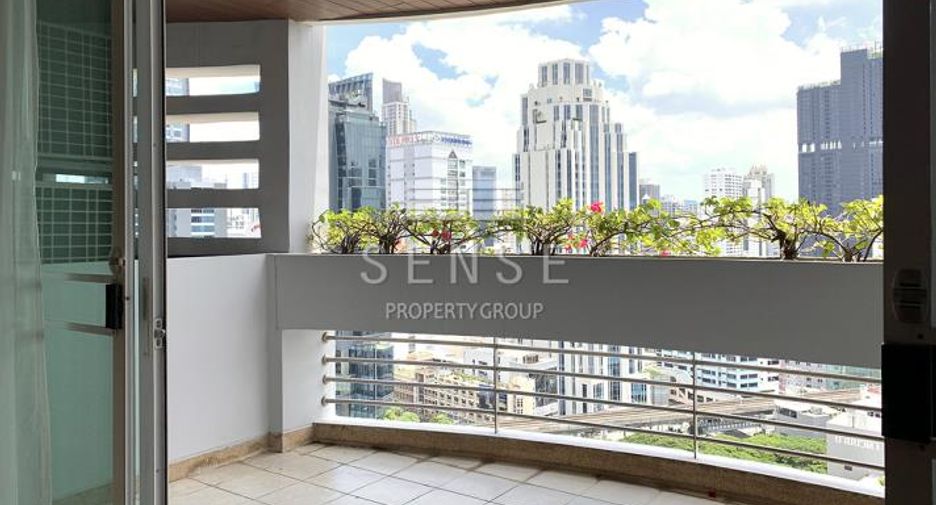 Condo en alquiler de 3 habitaciones en Khlong Toei, Bangkok