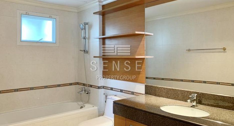 Condo en alquiler de 3 habitaciones en Khlong Toei, Bangkok