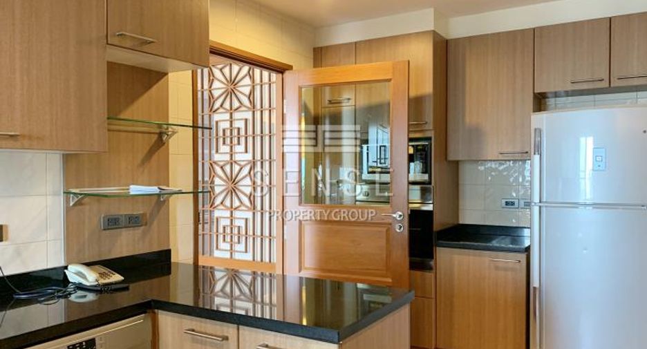 Condo en alquiler de 3 habitaciones en Khlong Toei, Bangkok