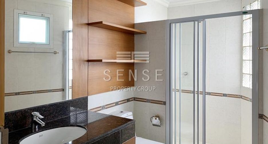 Condo en alquiler de 3 habitaciones en Khlong Toei, Bangkok