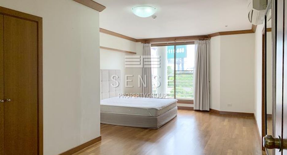 For rent 3 bedrooms condo in Khlong Toei, Bangkok