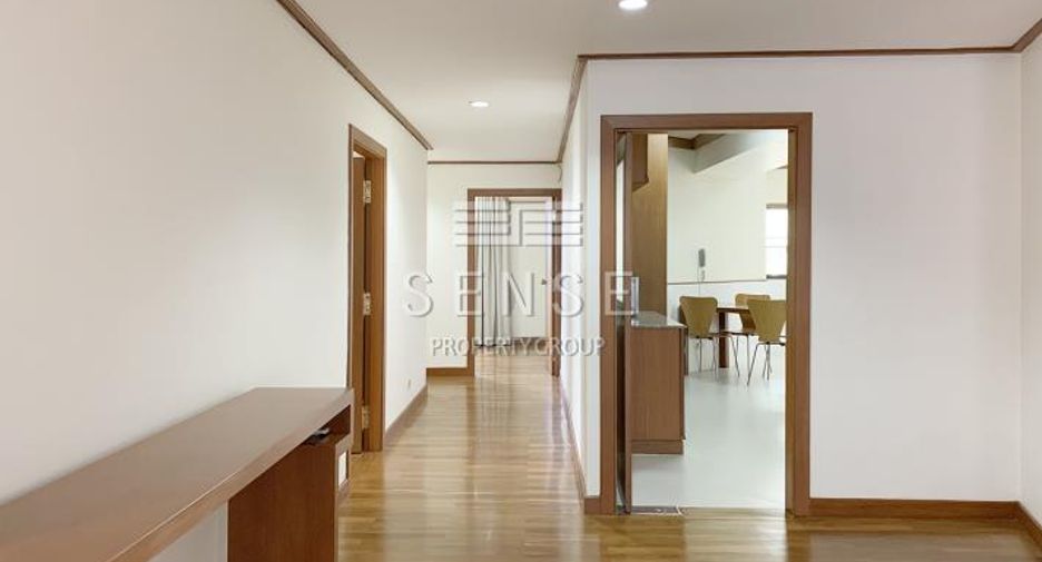 For rent 3 bedrooms condo in Khlong Toei, Bangkok