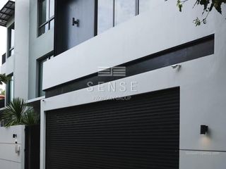 For rent 4 bedrooms house in Watthana, Bangkok