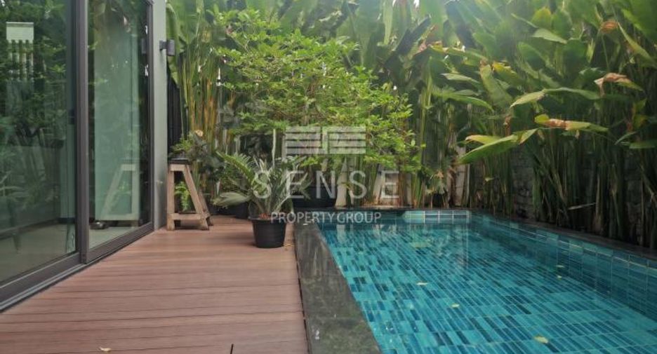 For rent 4 bedrooms house in Watthana, Bangkok