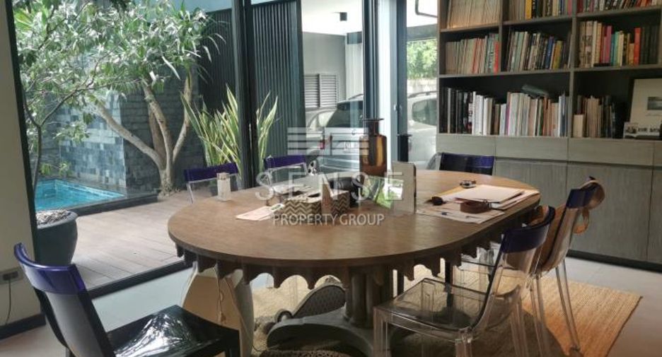 For rent 4 bedrooms house in Watthana, Bangkok